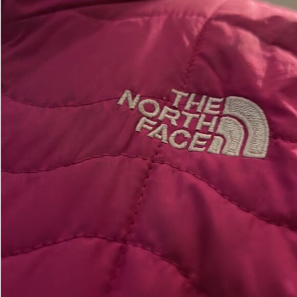 Northface thermoball sport active puffer packable jacket hot mr pink size medium - Picture 5 of 9
